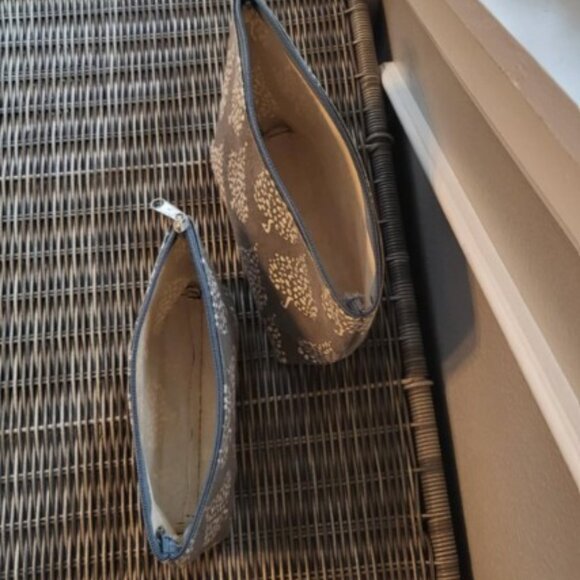 Rock Flower Paper Gray Tree Cosmetic Pouches (Pair) Gray Tree Design - Picture 5 of 12